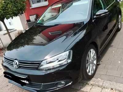Gebraucht VW Jetta Highline 105 PS (77 kW) 2011 Schwarz Limousine