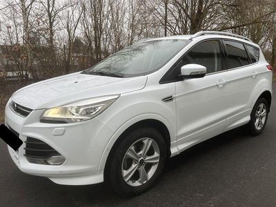 Gebraucht Ford Kuga Individual 150 PS (110 kW) 2016 Weiß SUV