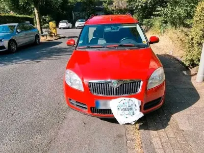 Gebraucht Skoda Roomster 70 PS (51 kW) 2009 Rot Van / Kleinbus