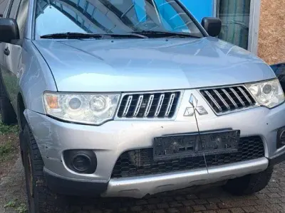 Gebraucht Mitsubishi L200 Invite 136 PS (100 kW) 2011 Grau Pickup
