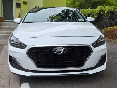 Gebraucht Hyundai i30 Premium 140 PS (102 kW) 2018 Weiß Limousine