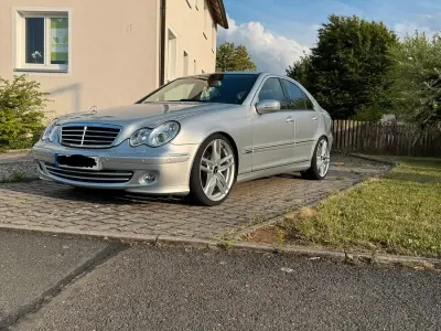 Używany Mercedes C200 163 KM (119 kW) 2005 Srebrny Sedan/Limuzyna