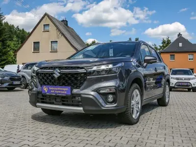 Gebraucht Suzuki SX4 129 PS (94 kW) 2023 Grau (metallic) SUV