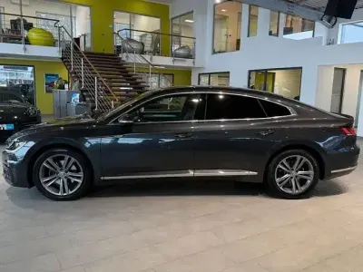 Używany VW Arteon R-line 190 KM (139 kW) 2018 Szary Sedan/Limuzyna