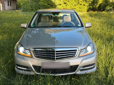 Gebraucht Mercedes C200 Elegance 136 PS (100 kW) 2012 Gelb Limousine