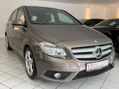 Gebraucht Mercedes B180 122 PS (89 kW) 2012 Grau Van / Kleinbus
