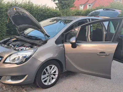 Gebraucht Opel Meriva drive 95 PS (69 kW) 2015 Braun Van / Kleinbus