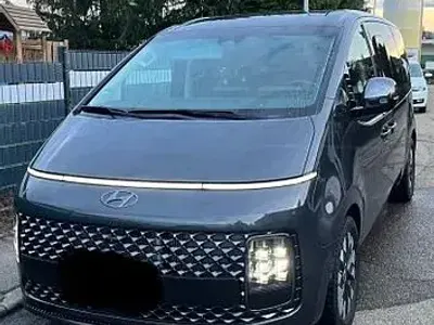 Używany Hyundai Staria Signature 177 KM (130 kW) 2021 Szary Minivan