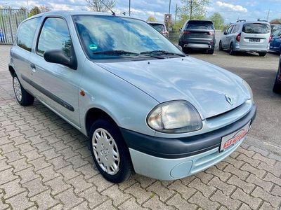 Gebraucht Renault Clio II 58 PS (42 kW) 2000 Silber Kleinwagen