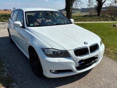 Gebraucht BMW 320 Lifestyle 185 PS (136 kW) 2011 Weiß Kombi
