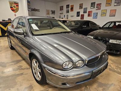Grau Gebraucht 2003 Jaguar X-type Executive Limousine | 8.499 €