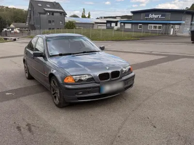 Gebraucht BMW 320 Sport Line 150 PS (110 kW) 1999 Blau Limousine