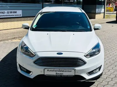 Gebraucht Ford Focus Titanium 120 PS (88 kW) 2015 Weiß Limousine