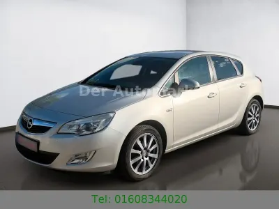 Używany Opel Astra Design Edition 140 KM (102 kW) 2011 Srebrny Sedan/Limuzyna