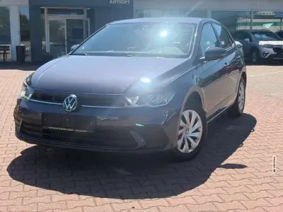 Gebraucht VW Polo Life 95 PS (69 kW) 2023 Grau metallic Kleinwagen