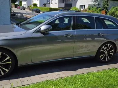 Gebraucht Mercedes E220 Avantgarde 194 PS (142 kW) 2017 Grau Kombi