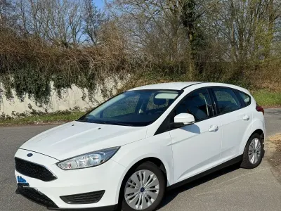 Gebraucht Ford Focus 101 PS (74 kW) 2015 Weiß Limousine