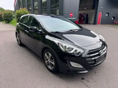Gebraucht Hyundai i30 135 PS (99 kW) 2015 Schwarz Limousine