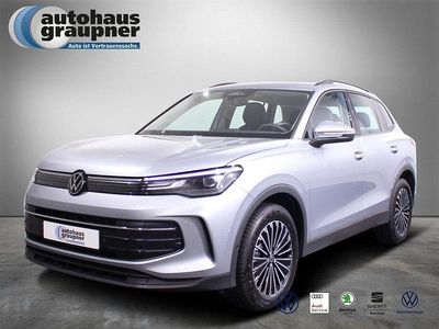 Silber / oyster silver Neu 2025 VW Tiguan Life SUV | 42.850 € (Superpreis)