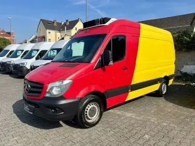 Używany Mercedes Sprinter 143 KM (105 kW) 2017 Czerwony Van