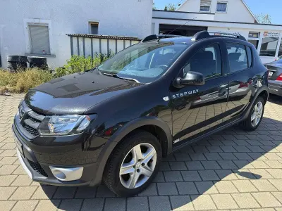 Gebraucht Dacia Sandero 90 PS (66 kW) 2015 Schwarz Limousine