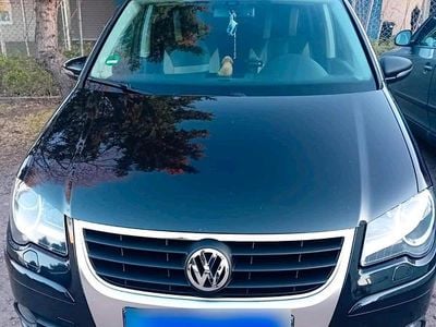Second-hand VW Touran 140 CP (102 kW) 2010 Negru Monovolum