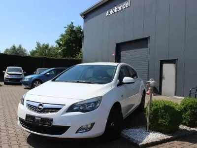 Gebraucht Opel Astra Sport 140 PS (102 kW) 2011 Weiß Limousine