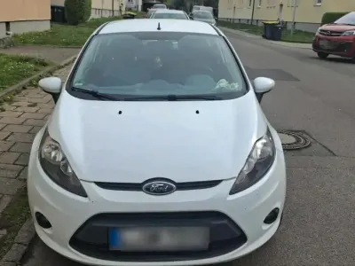 Gebraucht Ford Fiesta Trend 60 PS (44 kW) 2011 Weiß Kleinwagen