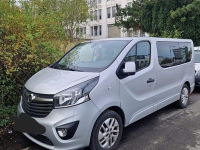 Second-hand Opel Vivaro 125 CP (91 kW) 2015 Argintiu Monovolum