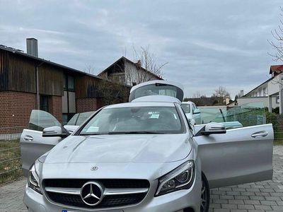 Grau Gebraucht 2018 Mercedes CLA200 Shooting Brake Kombi | 18.700 € (Etwas zu teuer)