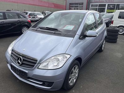 Gebraucht Mercedes A180 Elegance 116 PS (85 kW) 2011 Blau Limousine