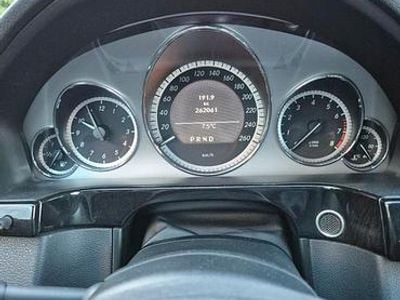 Gebraucht Mercedes E200 160 PS (117 kW) 2011 Weiß Limousine