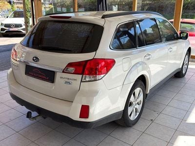 Begagnad Subaru Legacy 150 HK (110 kW) 2012 Vit Sedan