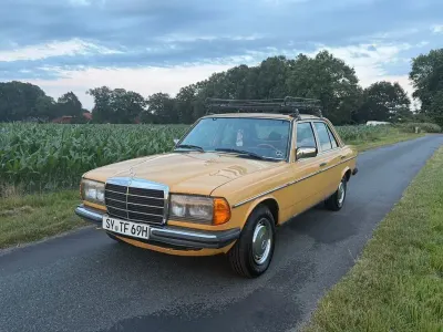 Gebraucht Mercedes 240 72 PS (52 kW) 1983 Gelb Limousine