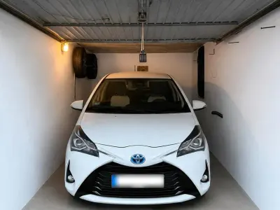Gebraucht Toyota Yaris Hybrid Team 74 PS (54 kW) 2018 Weiß Kleinwagen