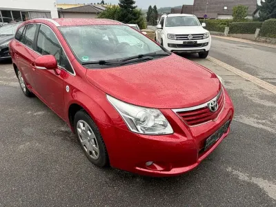 Gebraucht Toyota Avensis Sol 126 PS (92 kW) 2009 Rot Kombi