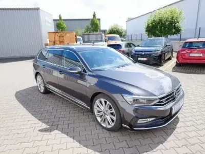 Gebraucht VW Passat R-line 200 PS (147 kW) 2022 Grau Kombi