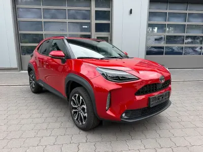 Gebraucht Toyota Yaris Cross Style 131 PS (96 kW) 2025 Flame red met. 3u5 SUV