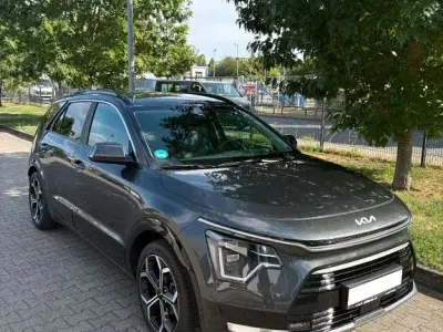 Gebraucht Kia Niro Spirit 141 PS (103 kW) 2024 Grau SUV