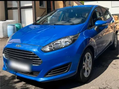 Gebraucht Ford Fiesta 101 PS (74 kW) 2013 Blau Limousine