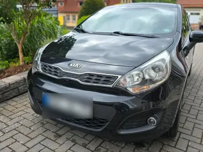 Gebraucht Kia Rio 86 PS (63 kW) 2013 Schwarz Limousine