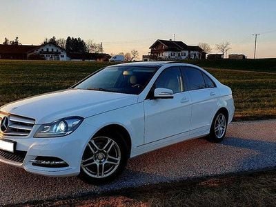 Weiß Gebraucht 2014 Mercedes C220 Elegance Limousine | 10.000 € (Fairer Preis)