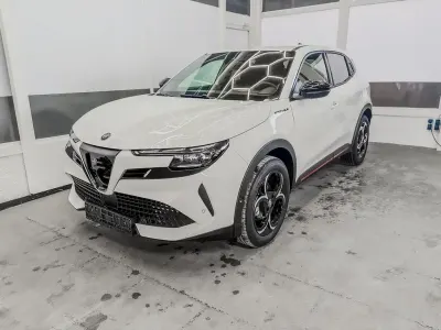 Neu Alfa Romeo Junior Edizione Speciale 148 PS (108 kW) 2026 Weiß SUV