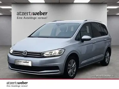 Gebraucht VW Touran Comfortline 150 PS (110 kW) 2023 Silber Van / Kleinbus