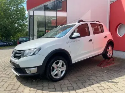 Gebraucht Dacia Sandero Stepway 90 PS (66 kW) 2014 Weiß Kleinwagen