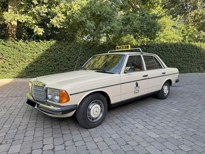Beige Gebraucht 1979 Mercedes 300 Limousine | 29.900 €