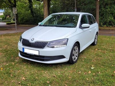 Weiß Gebraucht 2016 Skoda Fabia Cool Edition Kleinwagen | 8.000 € (Fairer Preis)