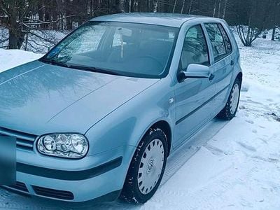 Blau Gebraucht 2002 VW Golf IV Kleinwagen | 1.990 € (Guter Preis)