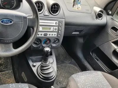 Usata Ford Fiesta 68 CV (50 kW) 2004 Blu Utilitaria
