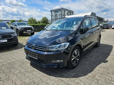 Gebraucht VW Touran 150 PS (110 kW) 2023 Schwarz Van / Kleinbus